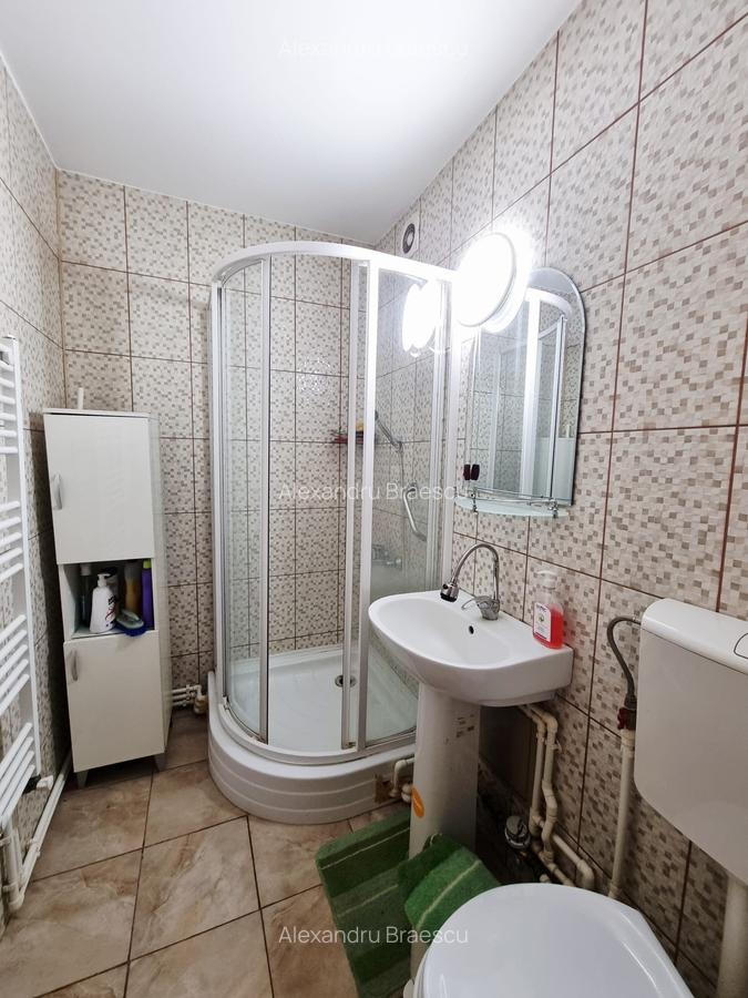 Apartament cu trei camere  zona Tiglina 1 et. 2 DECOMANDAT + GARAJ langa bloc - 8