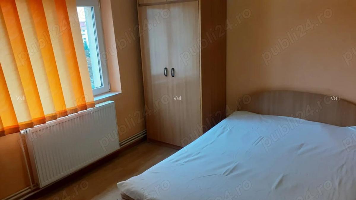 Particular ofer spre inchiriere ap 3 camere, str.Independentei - 7