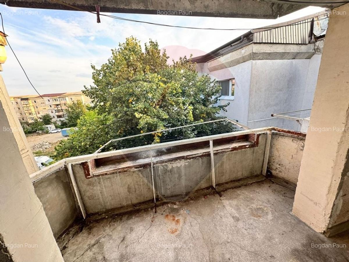 Apartament de vanzare, cu 3 camere decomandat  ZONA NORD - 3