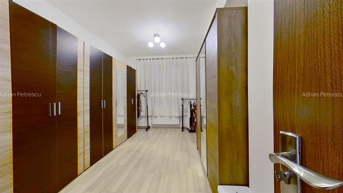Apartament cu 3 camere decomandat, mobilat în Tractorul - 7