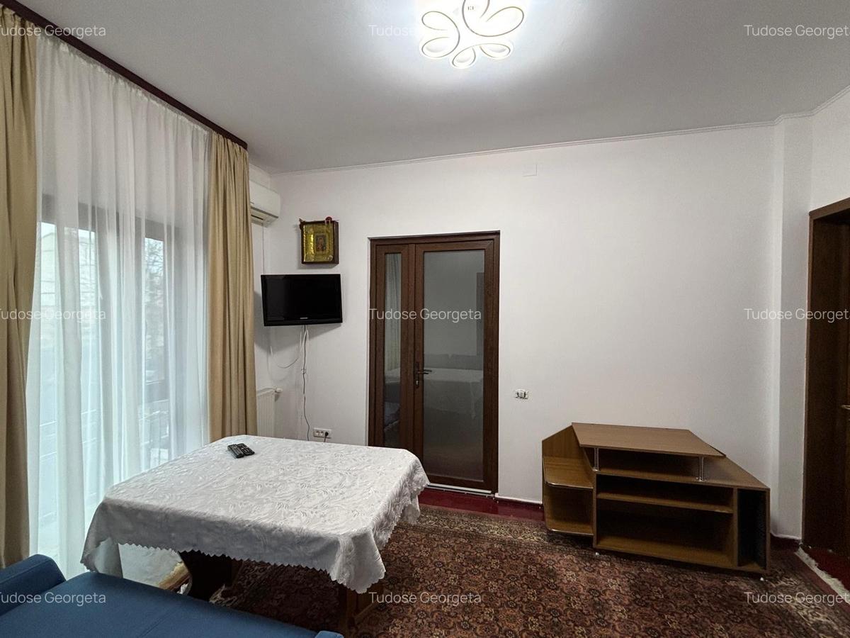 Casă cu 4 camere în Central - 2