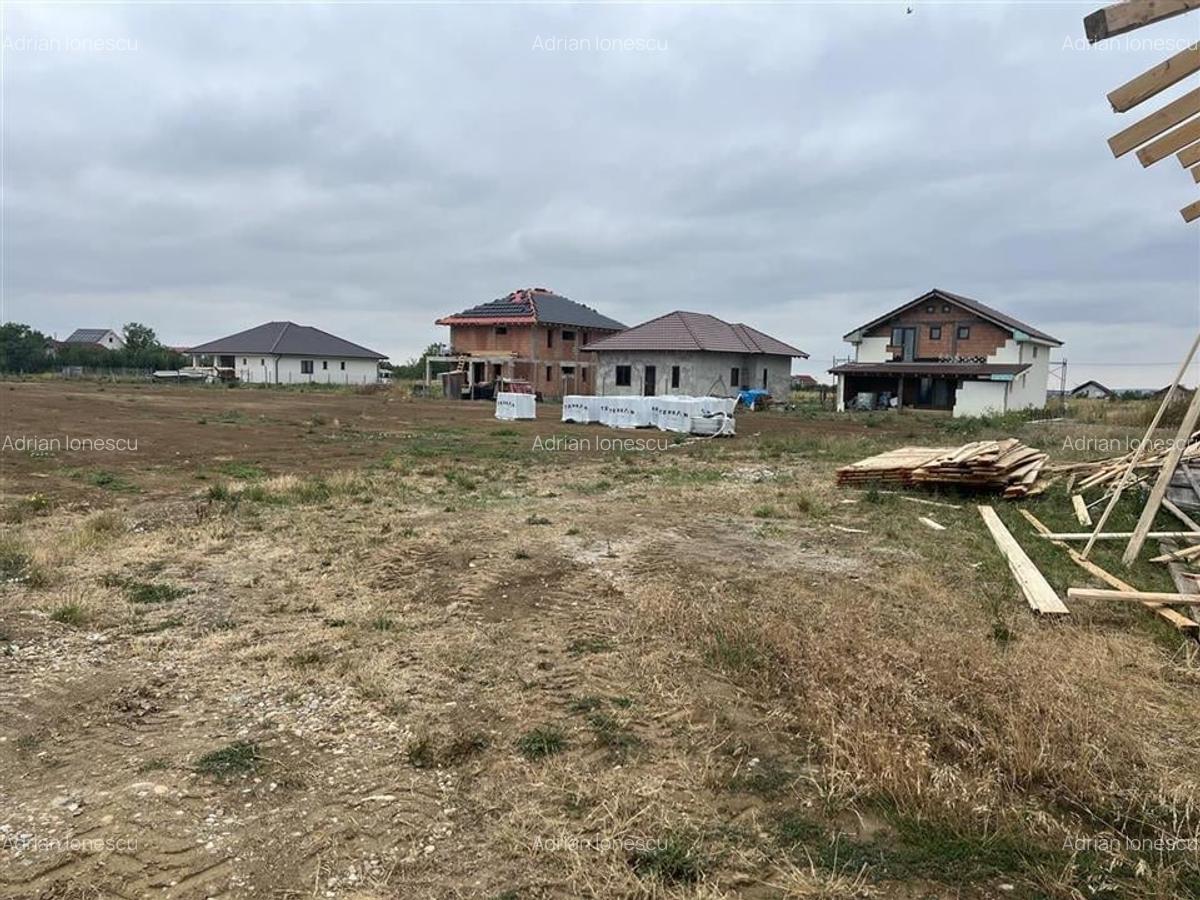 Teren Construcții intravilan de 700 mp, în Sânmartin - 4