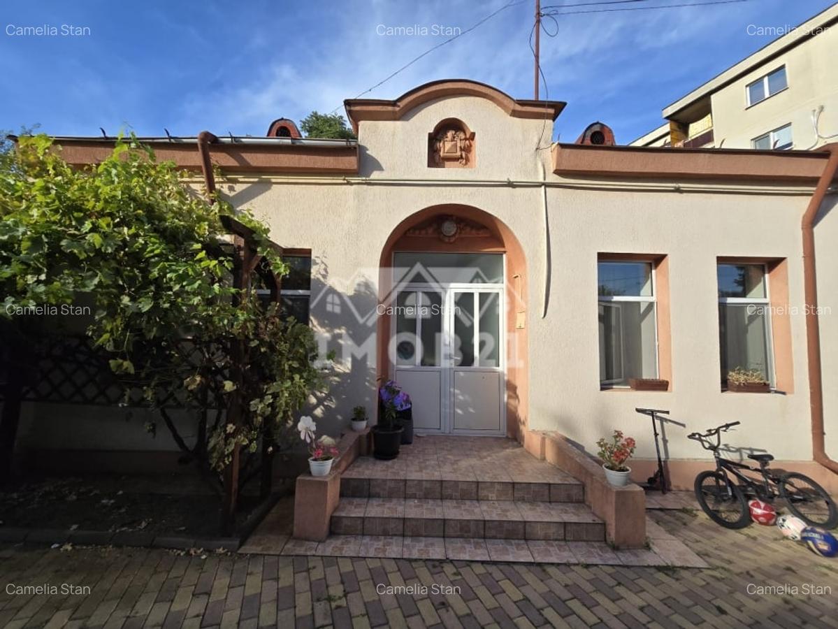 VANZARE CASA 3 CAMERE in zona Democratiei - 1
