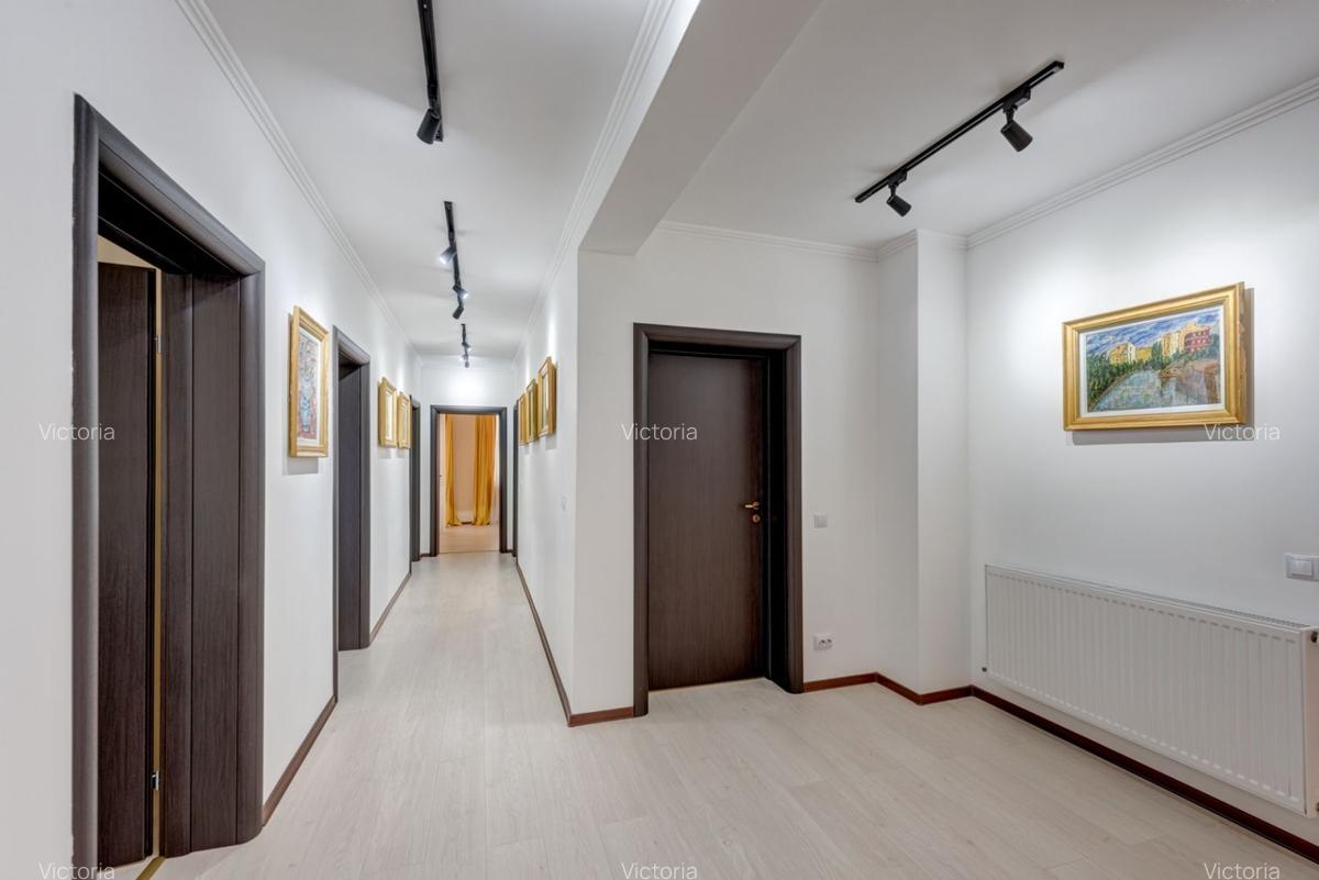 Brancoveanu-Alunisului,S+P+E+p,eleganta renovata 2019,teren generos,10min.metrou - 1