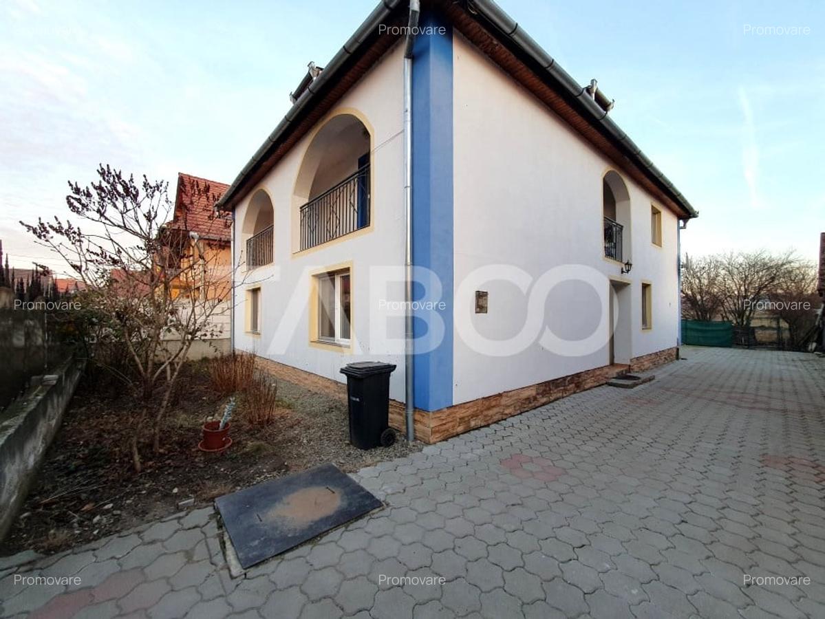 Casa individuala cu 7 camere 2 fronturi 1000 mp teren in Sura Mare - 1