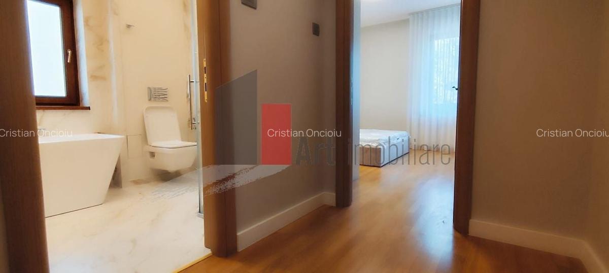 Apartament cu 3 camere semidecomandat în P-ța Victoriei - 9