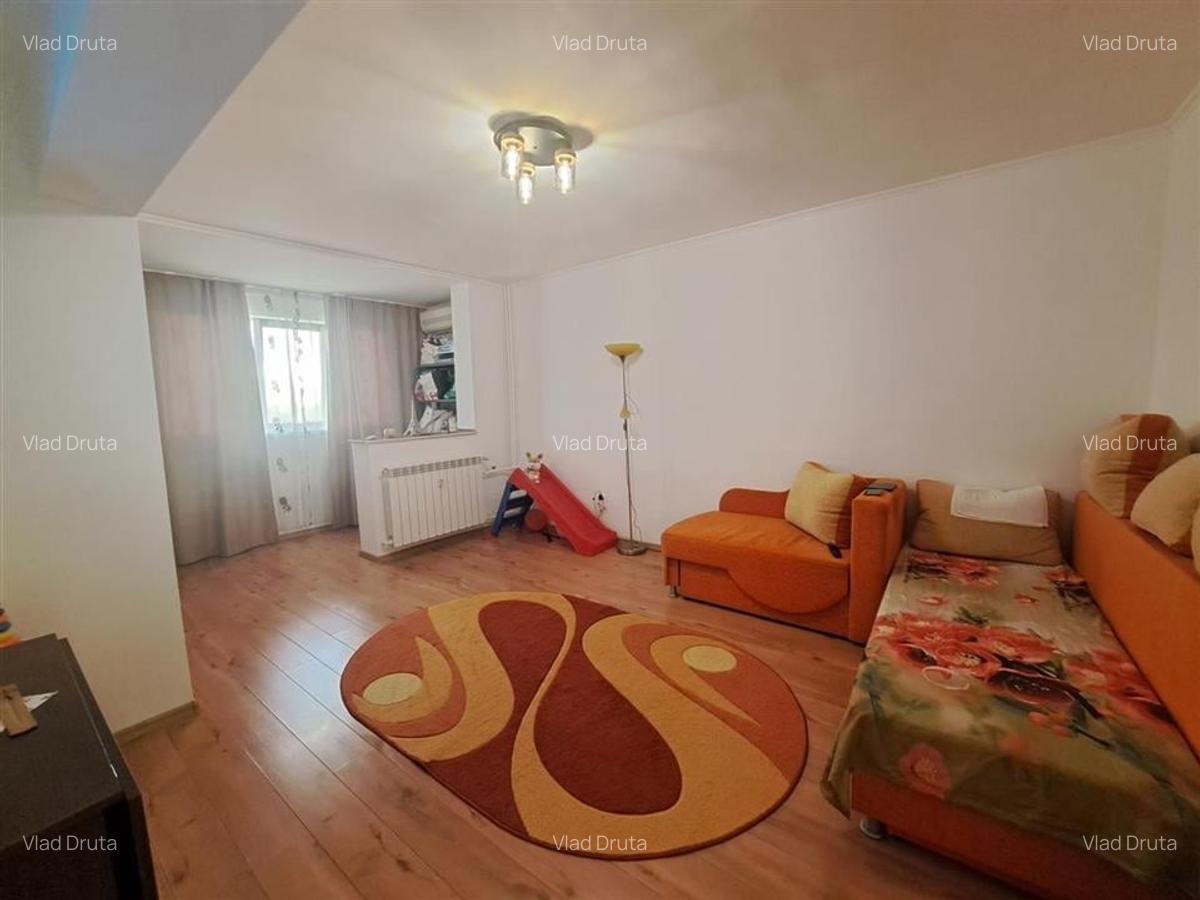Apartament cu 3 camere decomandat în Rogerius - 2