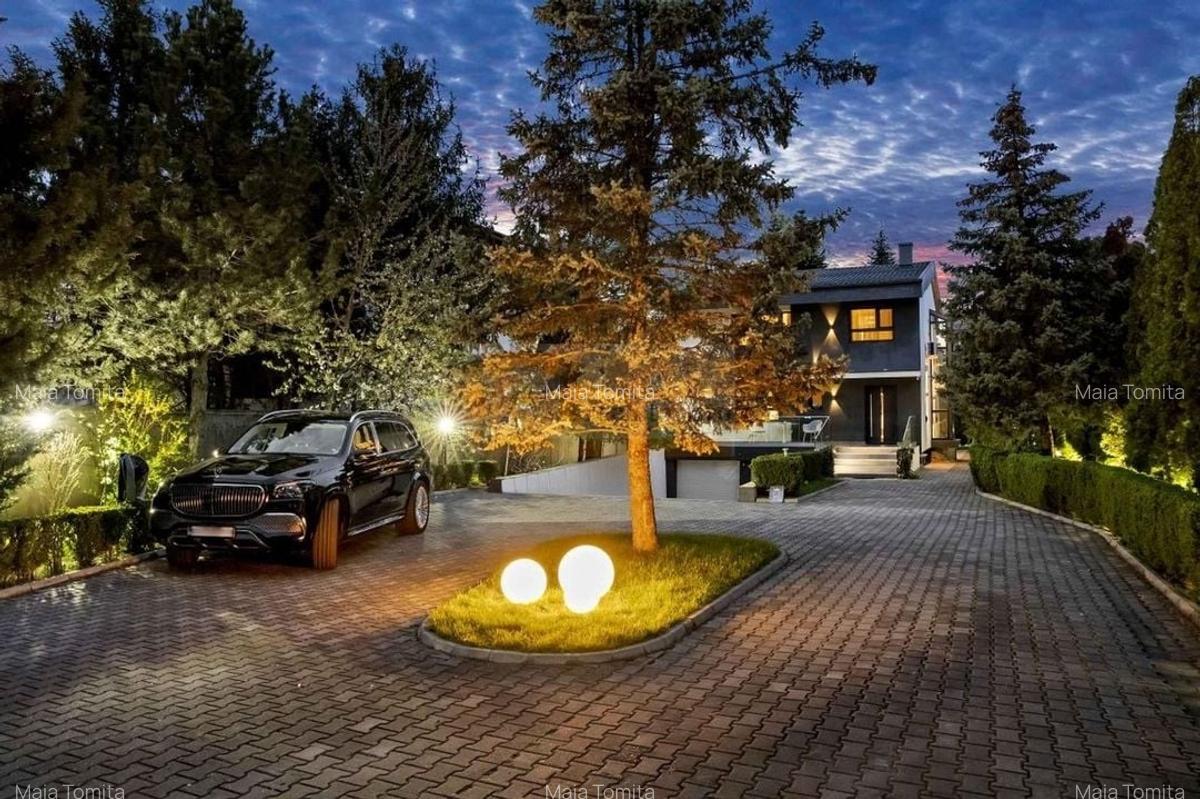 Vilă spectaculoasă pe malul lacului Snagov / 3000 mp teren / Barcă inclusă - 2