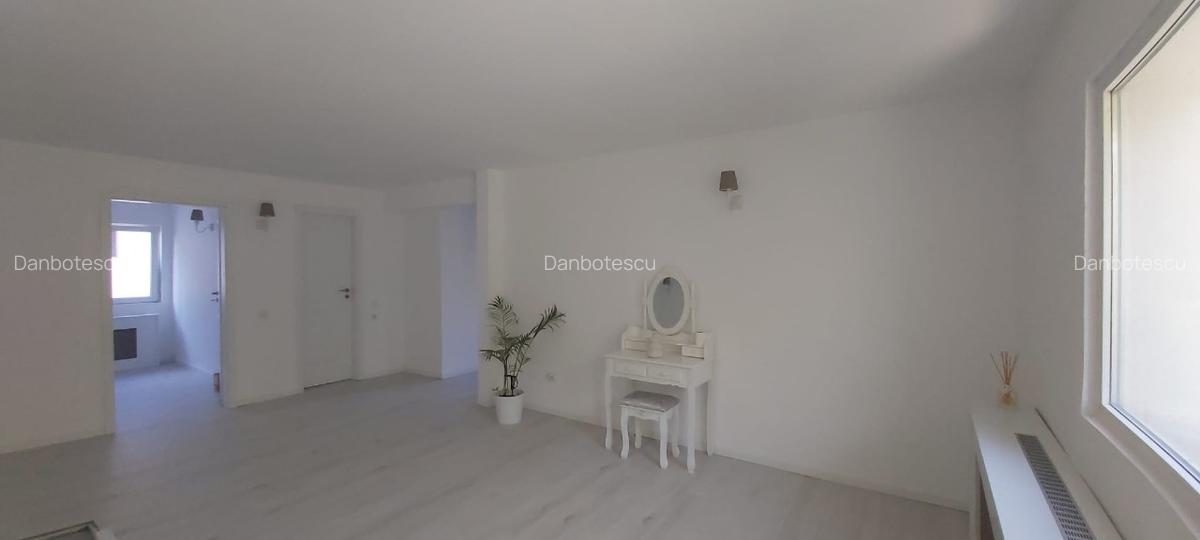 Casa Padurea Baneasa - 3 locuri de parcare , an 1998 - 5