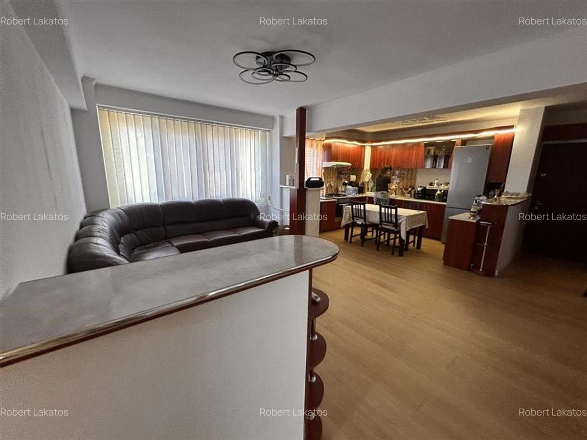 Apartament cu 3 camere decomandat în Rogerius - 2