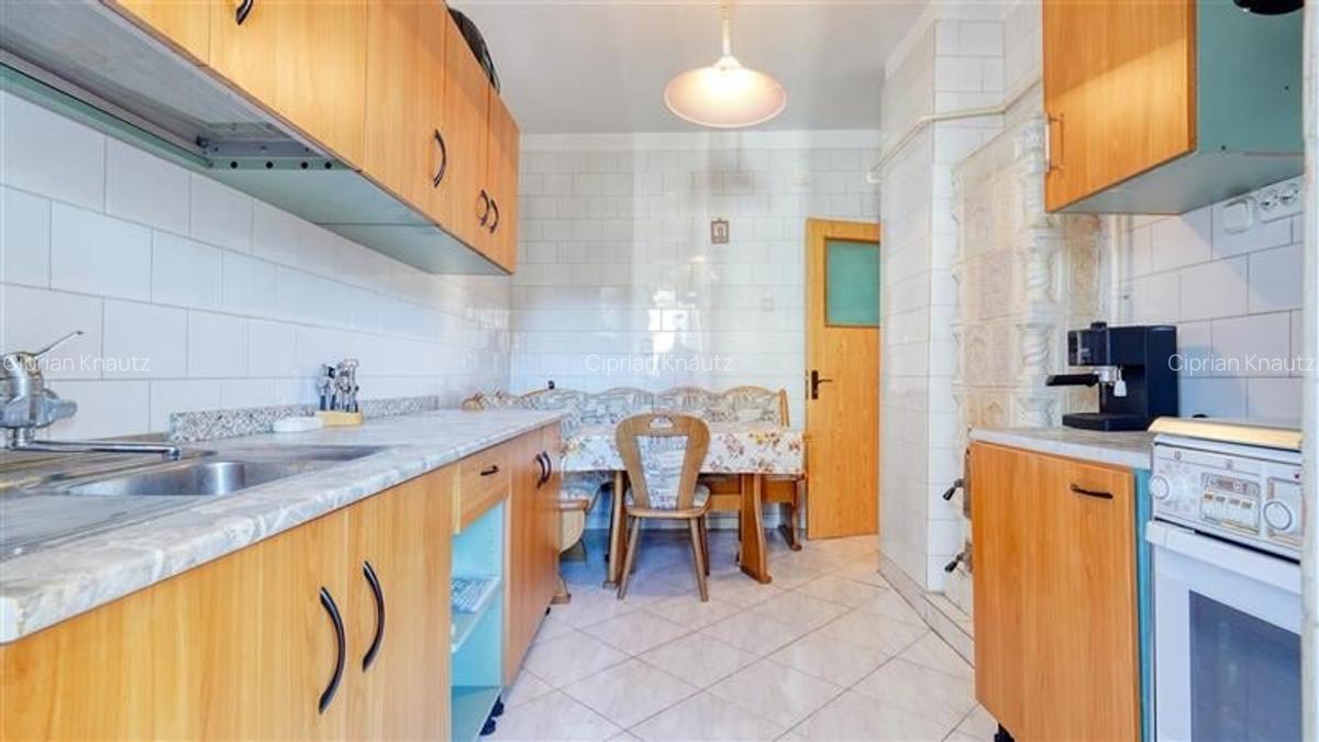Apartament cu 3 camere decomandat în Eroilor - 6