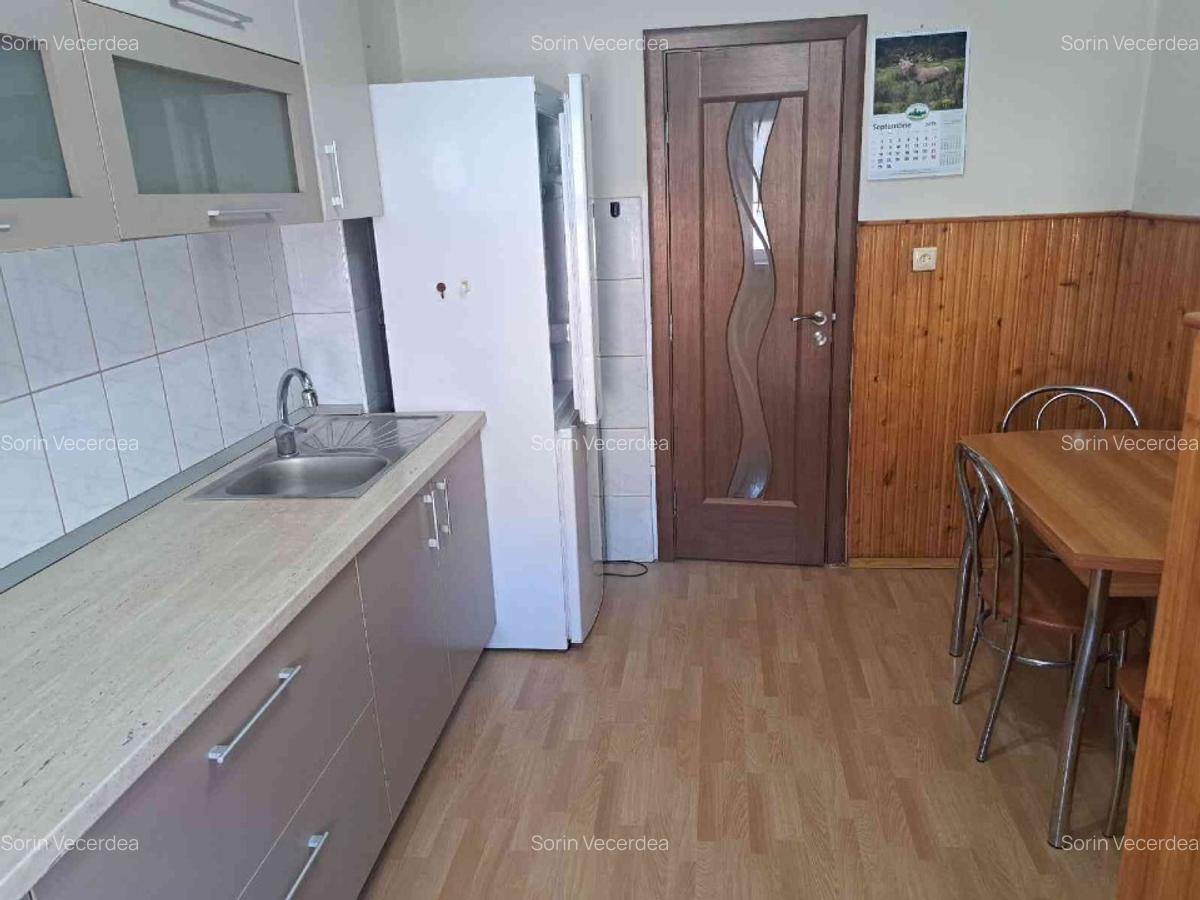 Apartament 4 camere de vanzare - 1