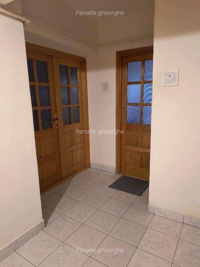 Proprietar vând apartament 3 camere , zona centrala , etaj 10. - 2