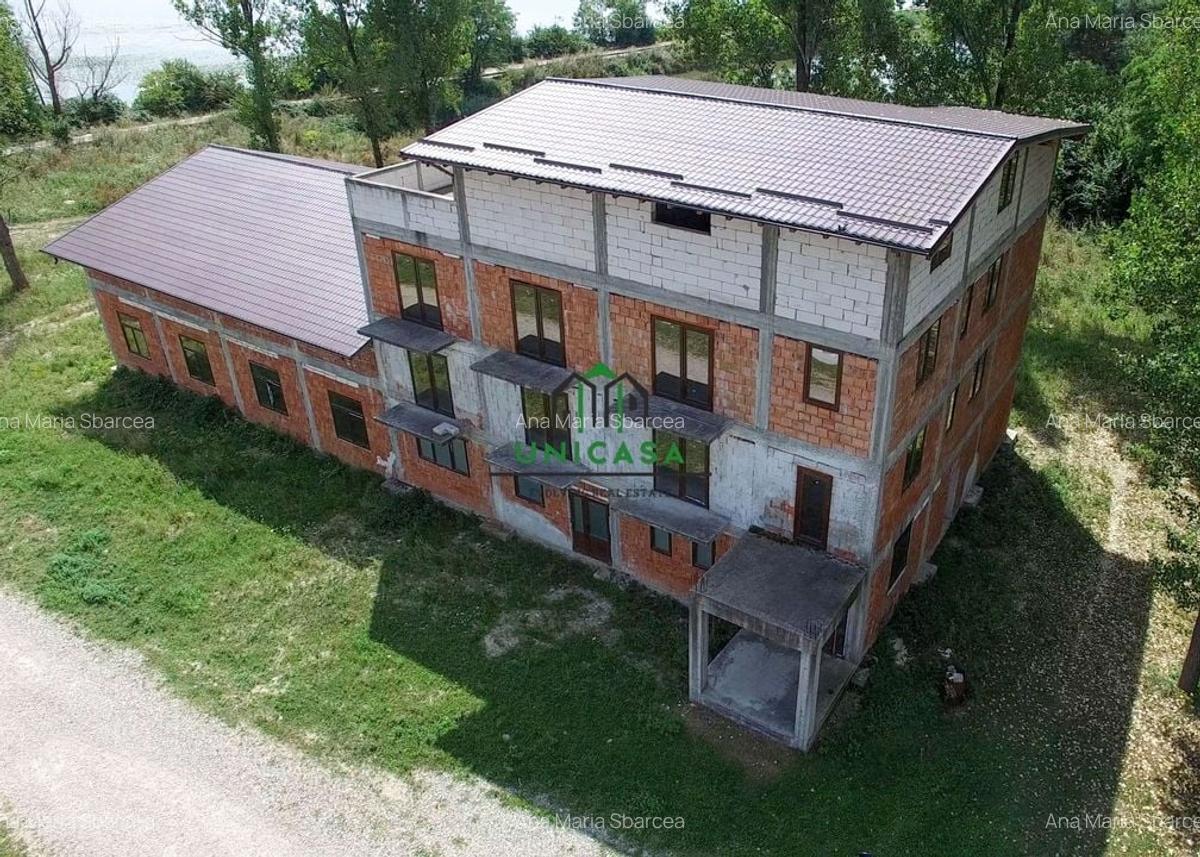 Pensiune de Vânzare cu Priveliște Panoramică către Râul Olt - 7