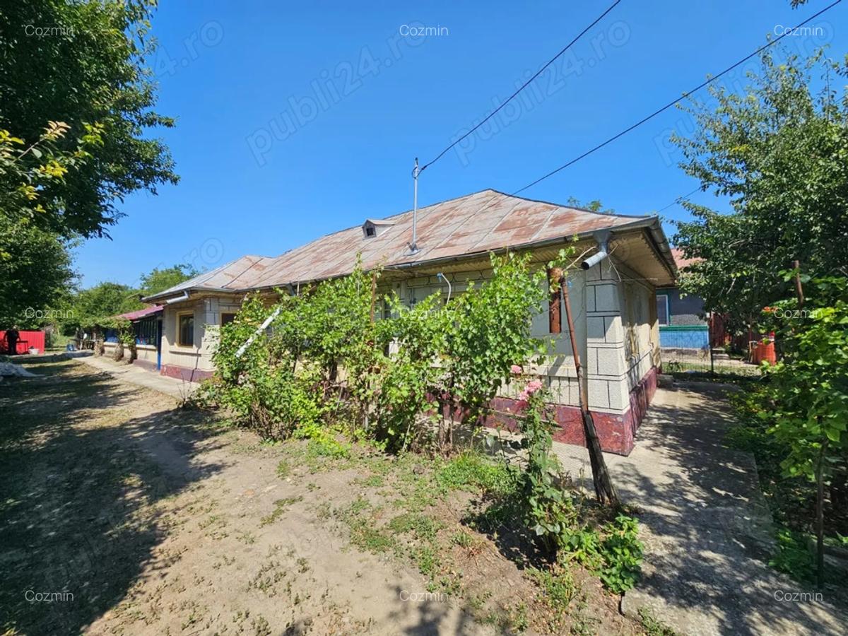 Proprietate la ?ara casa batraneasca + anexe + teren 2.713 mp - 1