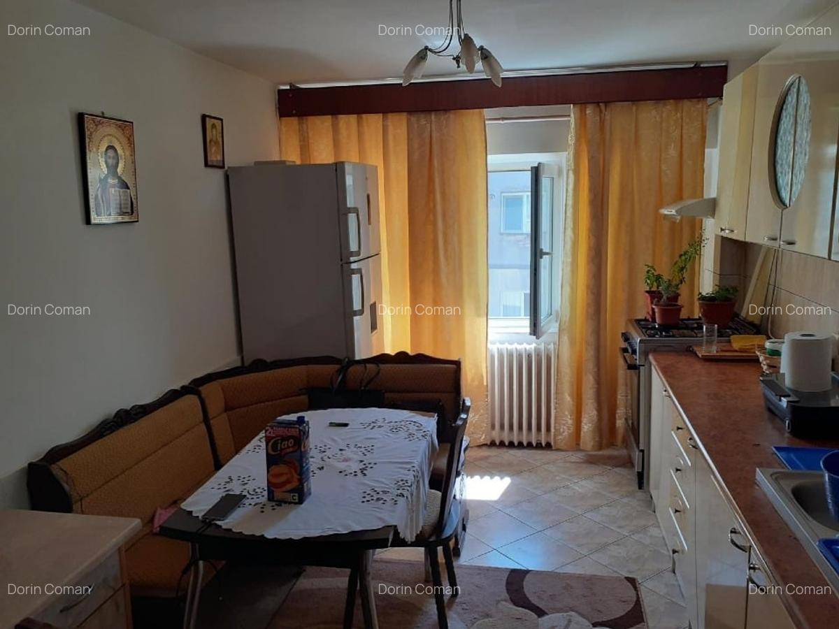 Apatament 3 camere de vanzare - Biserica Sf. Anastasia - 1