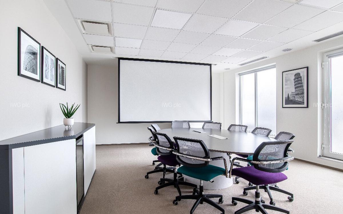 Spa?iu de birou privat pentru 4 persoane in Regus Central Business - 1