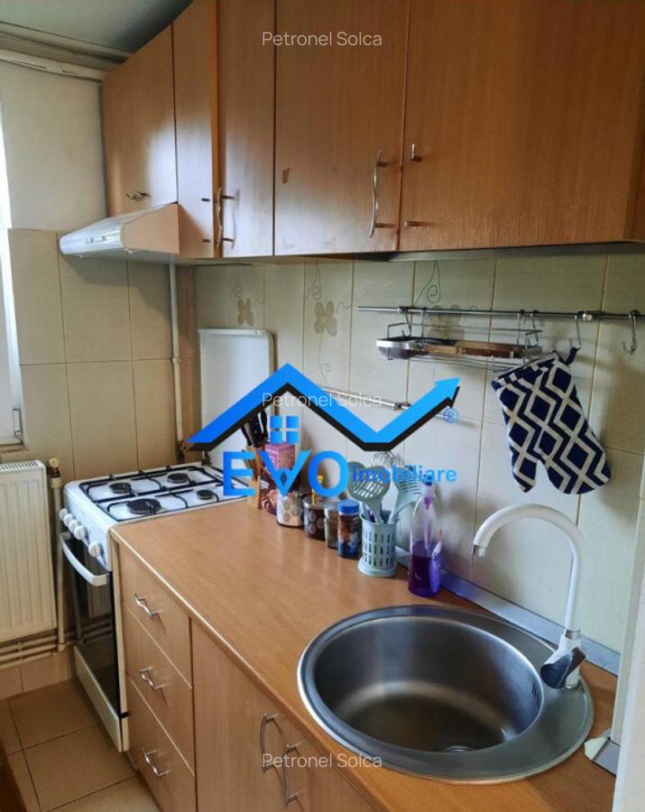 Apartament cu 2 camere, semidecomandat, etajul 5, zona Canta - 11
