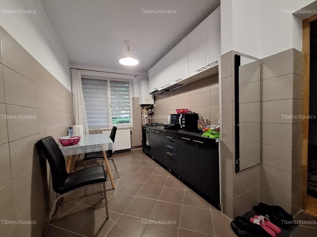Apartament cu 2 camere semidecomandat în Tractorul - 9