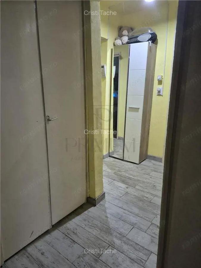 DAMBOVITA - ETAJ 2 - BLOC IZOLAT - 3 camere - 2 bai - 2 balcoane - centrala proprie - 2