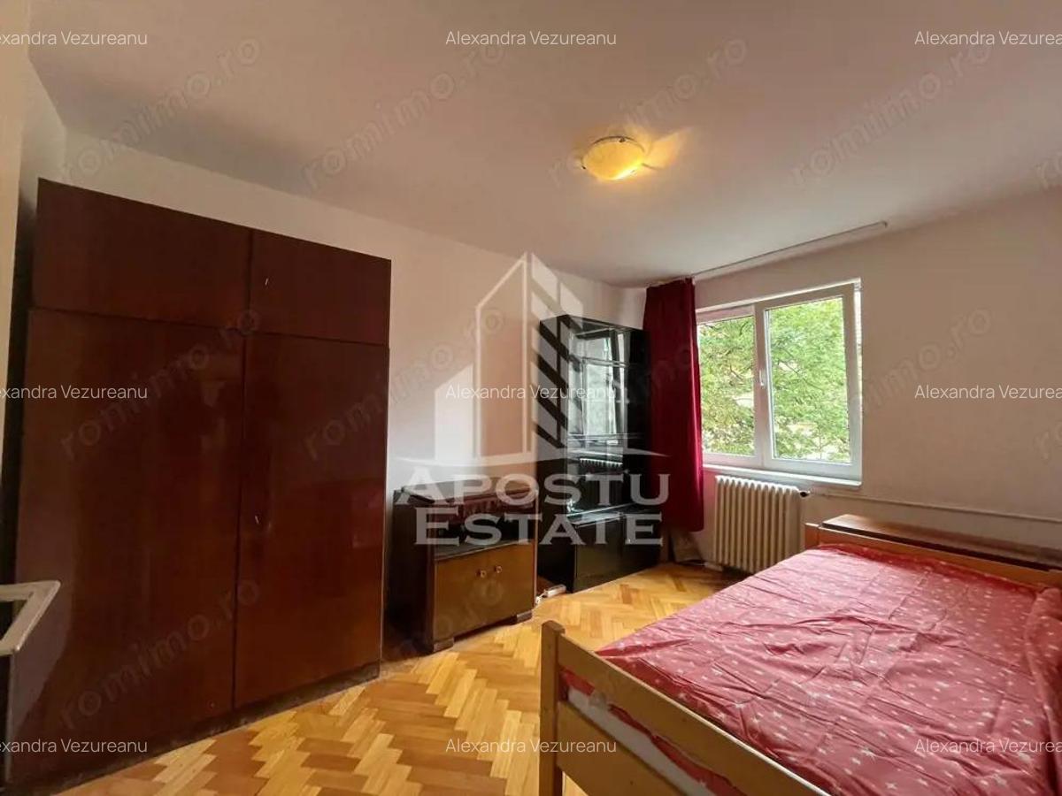 Apartament cu 3 camere, semidecomandat, etajul 2, zona Centrala - 1