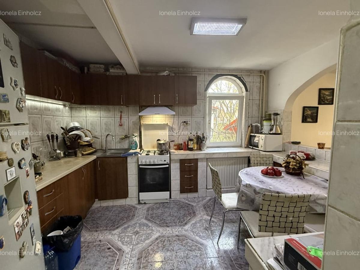 Apartament spatios, 3 camere, decomandat, 95 mp, parter - Girocului - 4