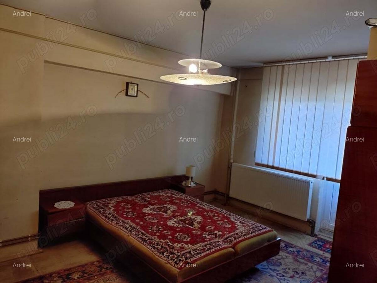 Vand apartament 3 camere, etaj 4, decomandat 75 m2 - 5 Vand apartament 3 camere, etaj 4, decomandat 75 m2 - 5