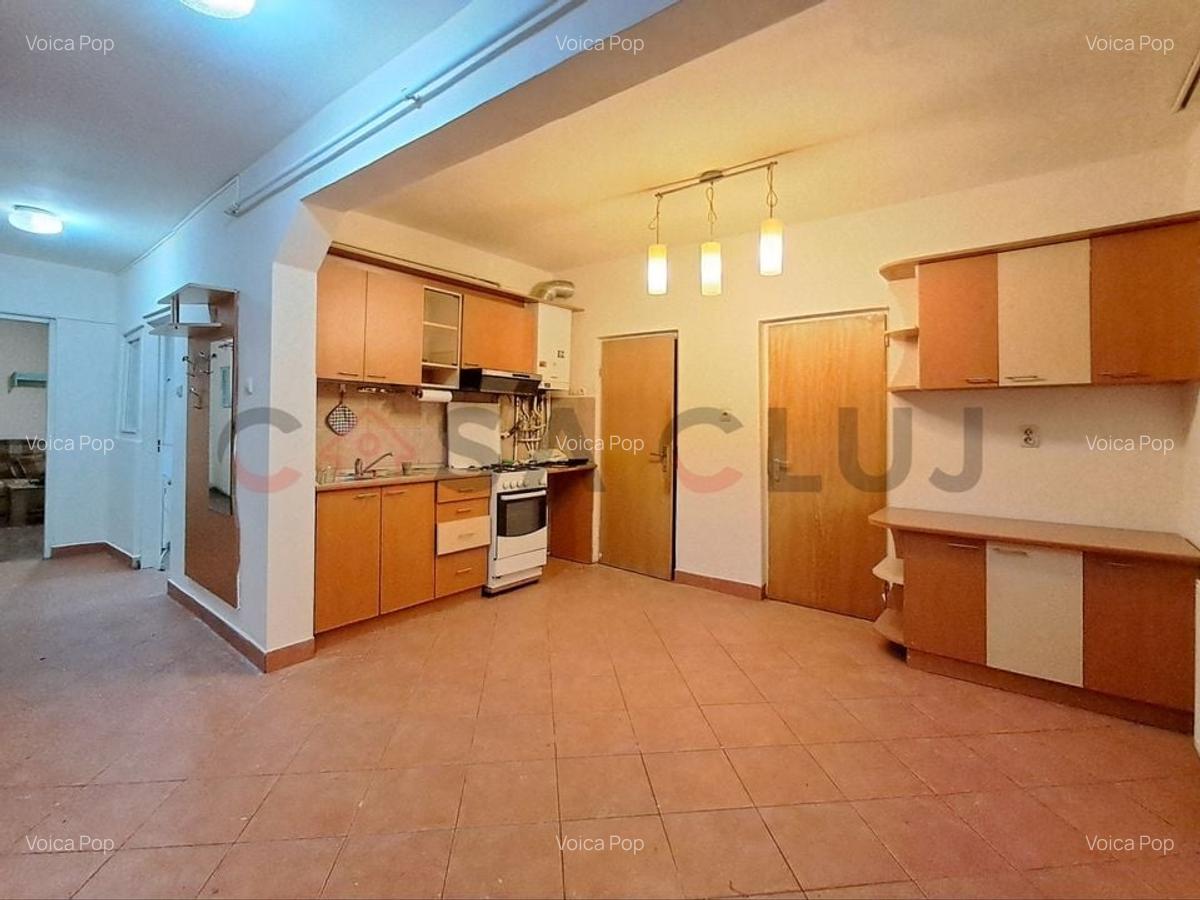 Casă calcan, Curte,  grădină, Iris!! - 1