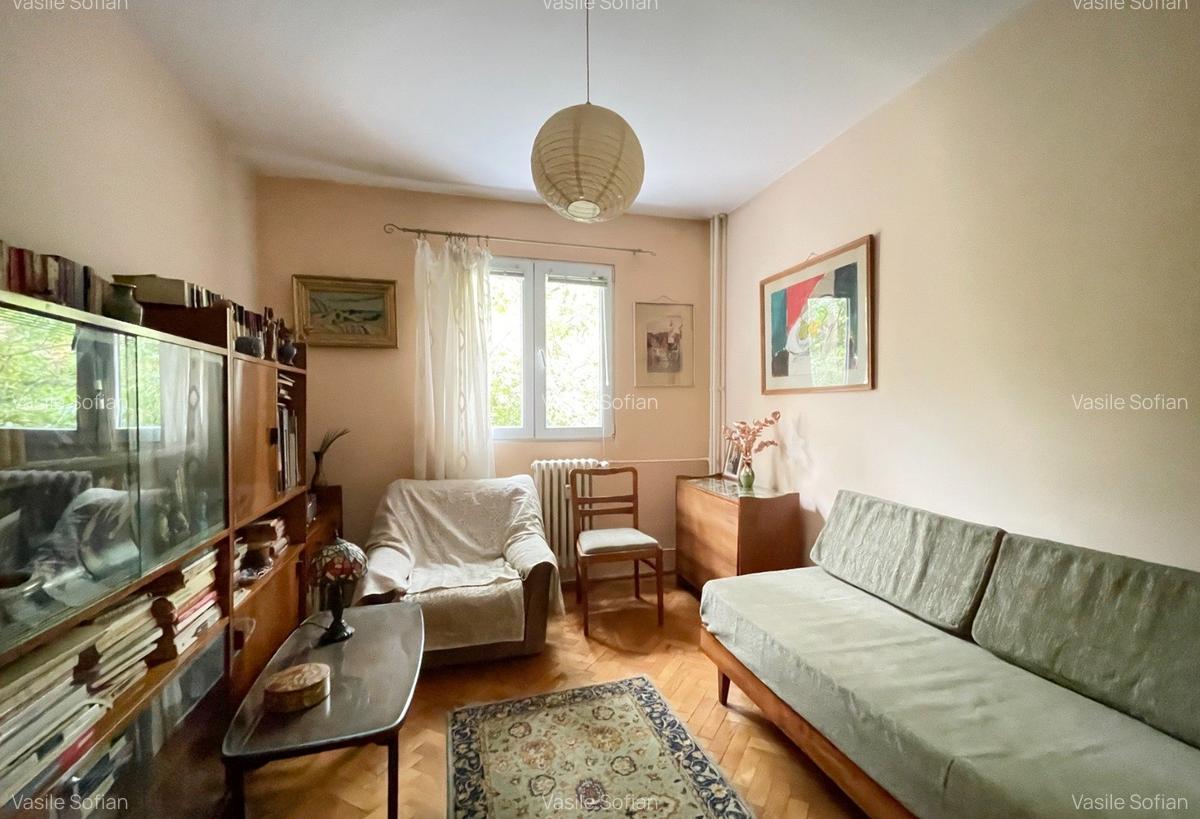Vanzare 4 camere decomandat et 1/4 - Titan metrou - 2