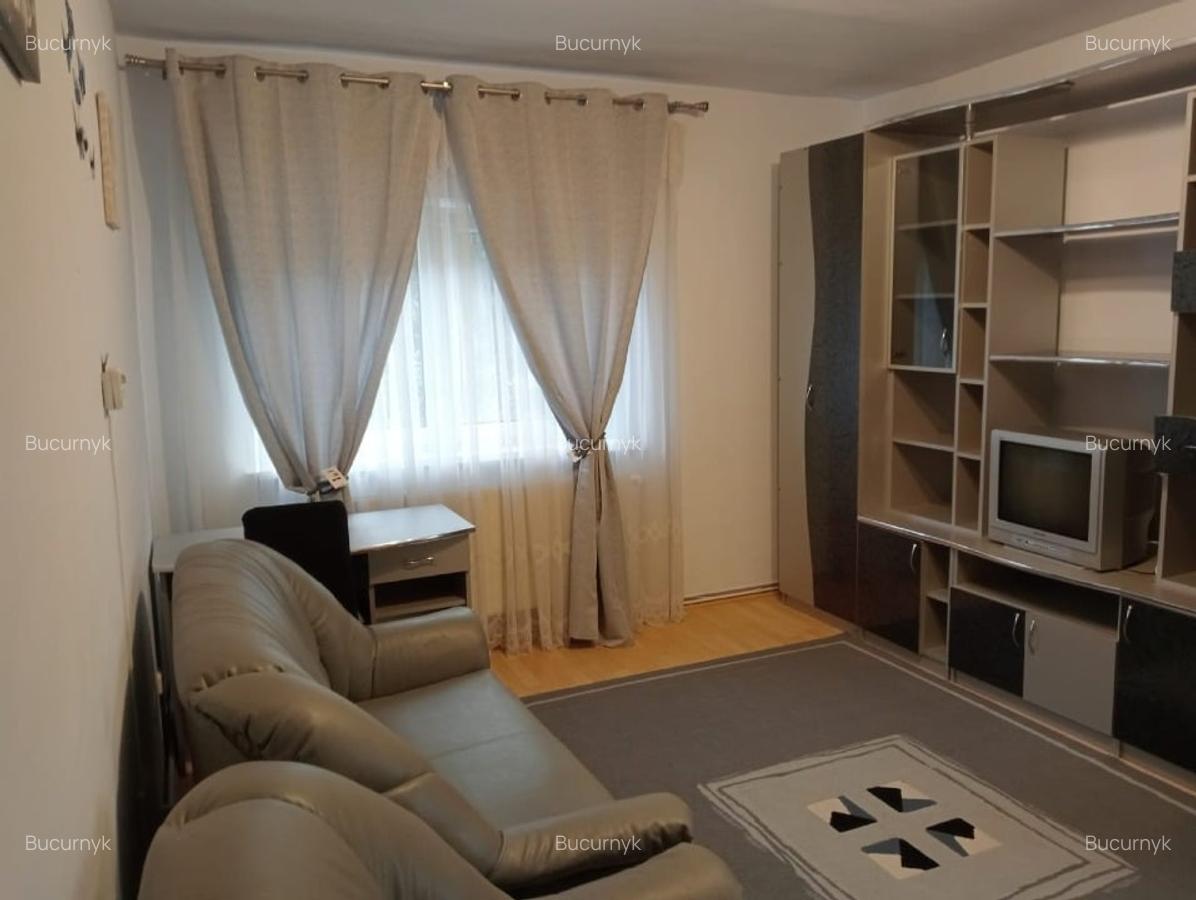 Inchiriez apartament 2 cam ,decomandat, situat in Racadau - 7