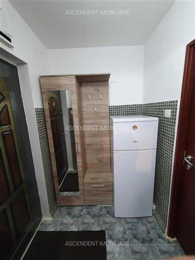 Garsonieră decomandată, mobilată în Tractorul - 3