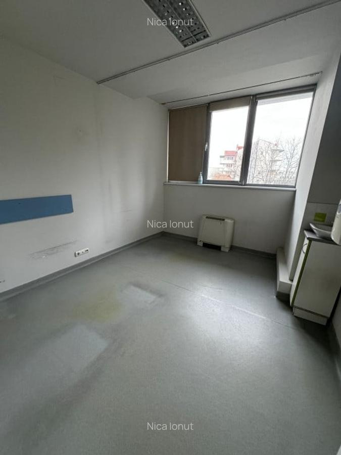 Spatiu comercial pe 2 nivele 700mp cu 20 incaperi si 10 bai pretabil clinica - 15