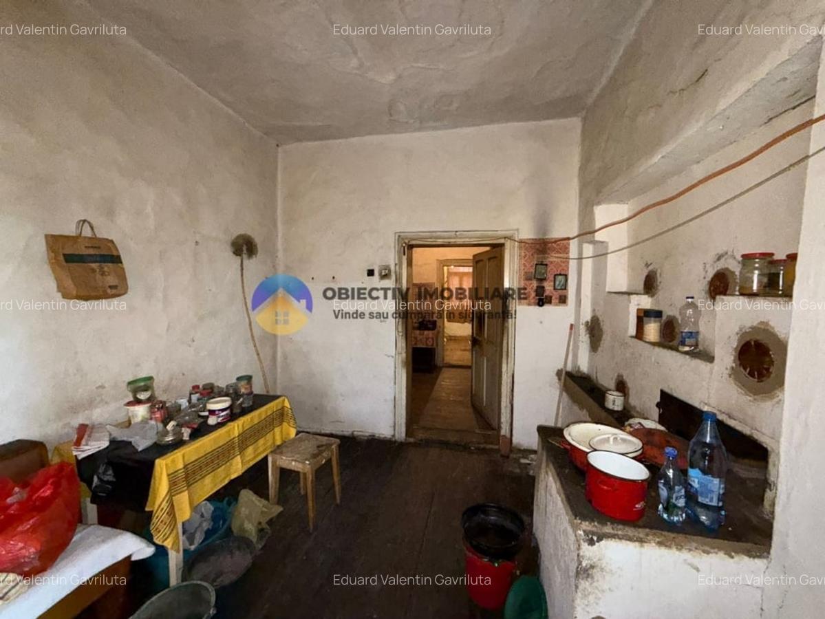 Casa + teren spatios de vanzare - Girov - 11