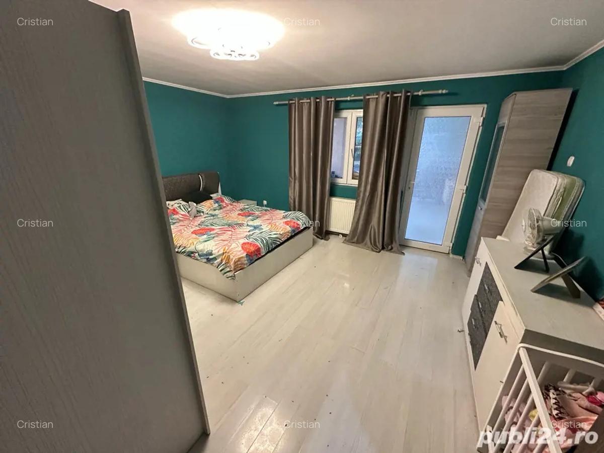 DOUA Case, curte comuna, 700mp teren, Bocsa Montana - 8