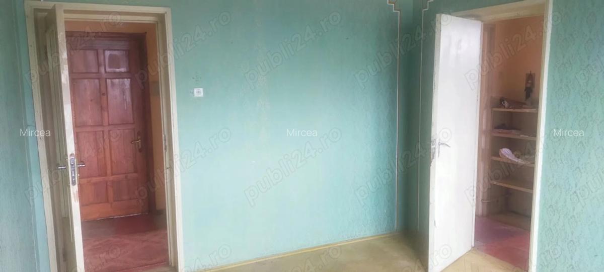 Vand apartament 2 camere Brad - 2