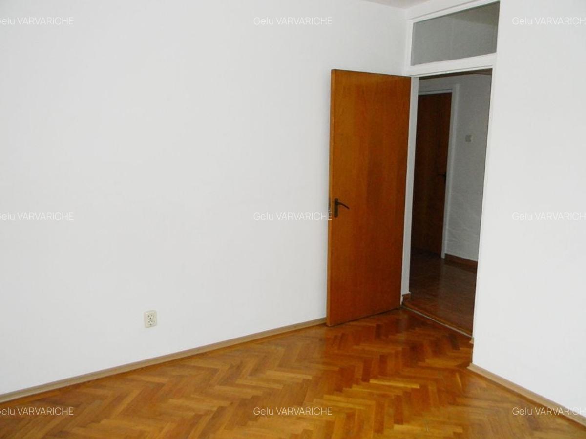 Apartament cu 3 camere, bucataria mobilata-utilata - 6