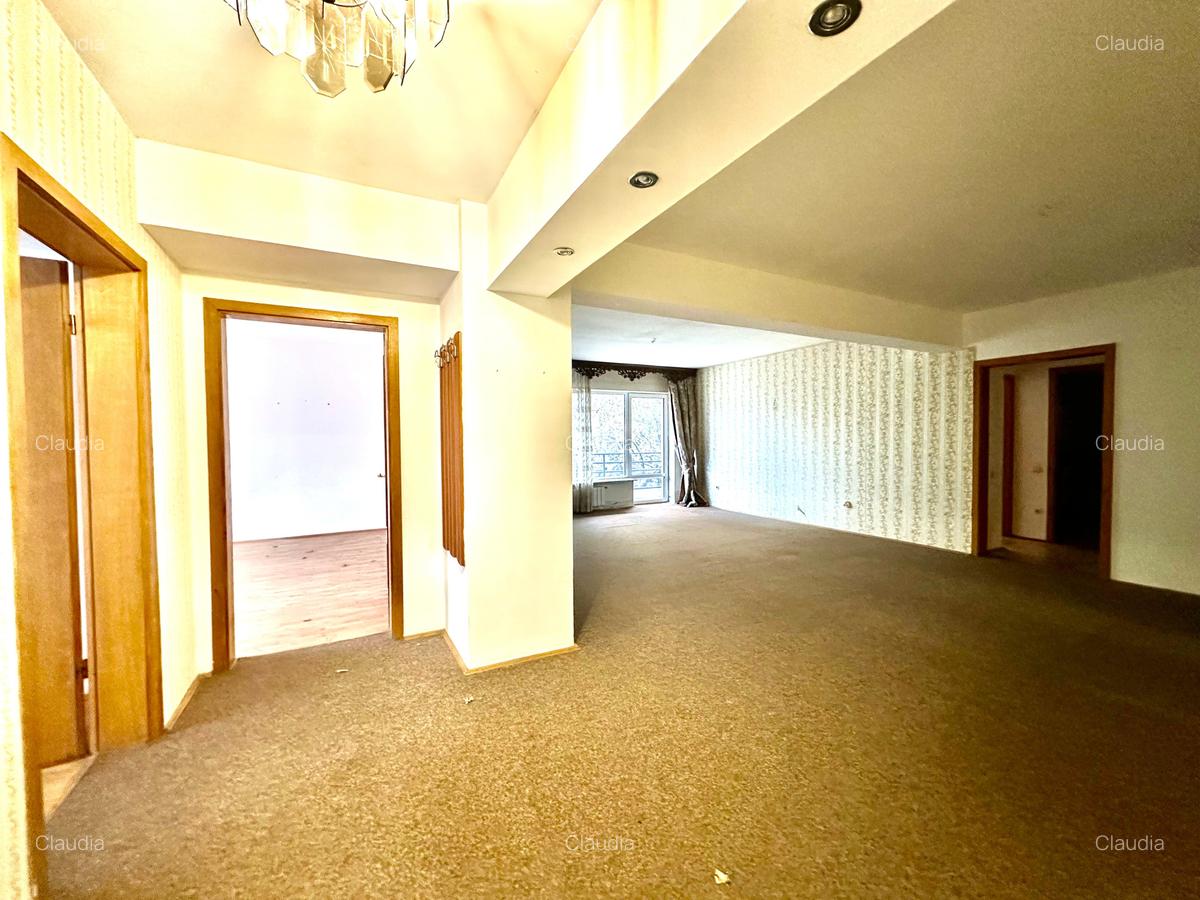 Apartament cu 4 camere decomandat în Primăverii - 11