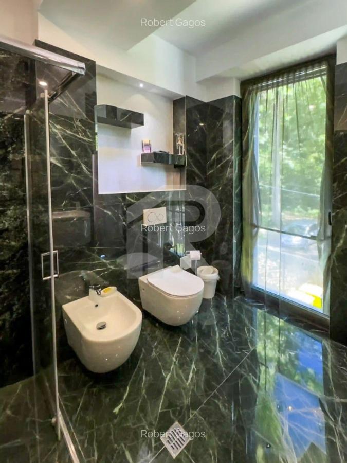 Pe Malul Snagovului, Unde Luxul Devine Cotidian - 21