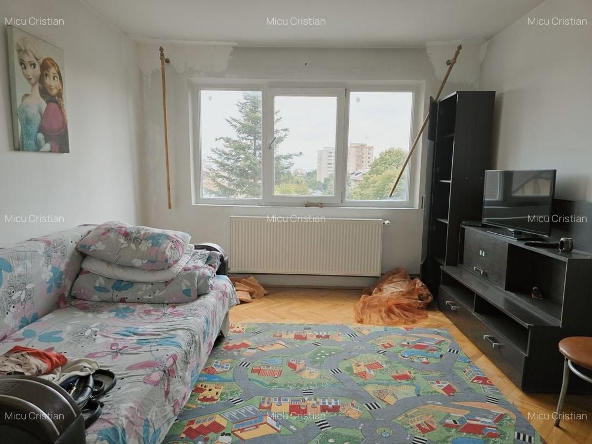 Garsoniera decomandata în bloc de apartamente zona Astra Planete - 1