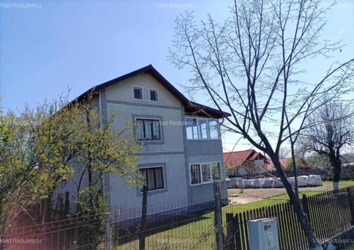 De vanzare Casa spa?ioasa cu livada, situata in C - 5