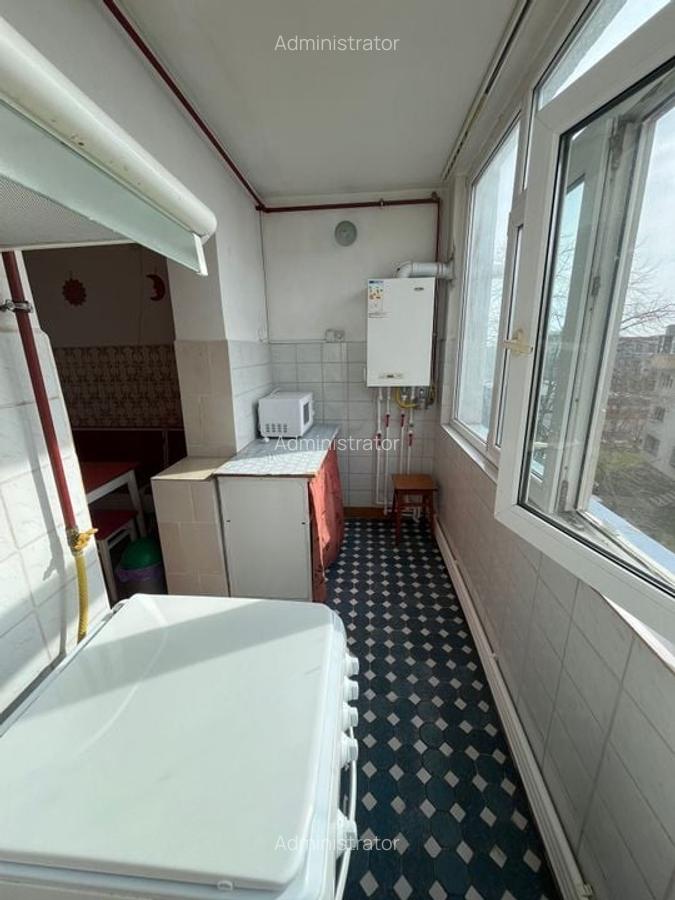 Apartament 3 camere decomandat Poarta 6 - 8