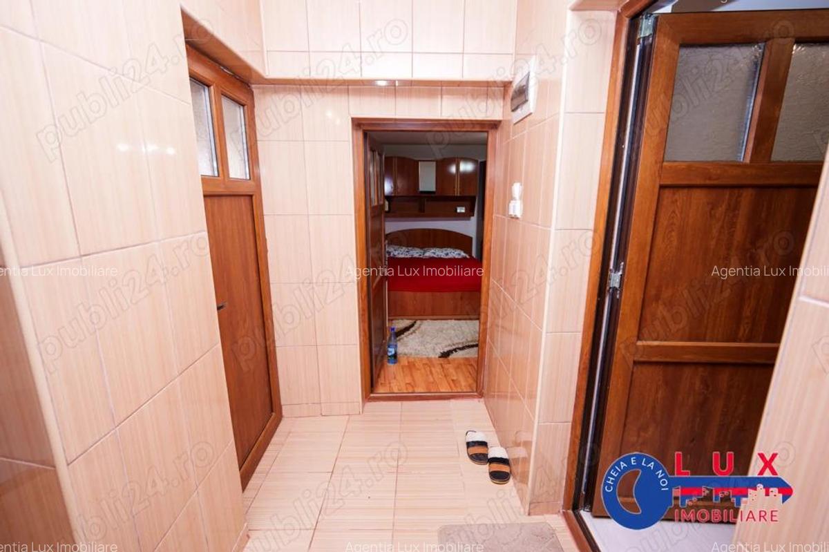 ID 6720 EXCLUSIVITATE CASA pe Strada Trandafirilor - 6