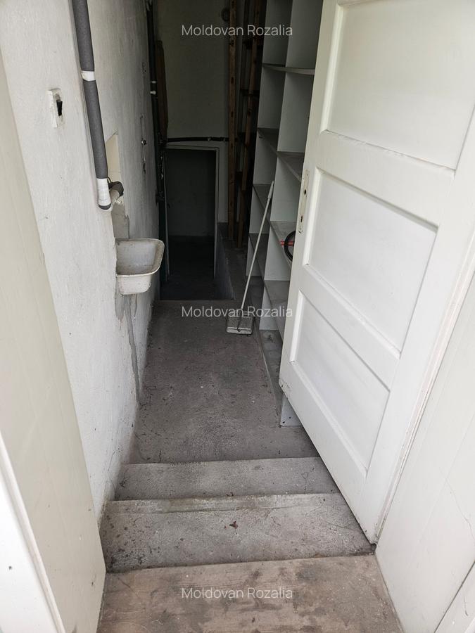 De vanzare semicentral,casa singur in curte,cu 2 camere,teren 330mp,pe un nivel. - 2