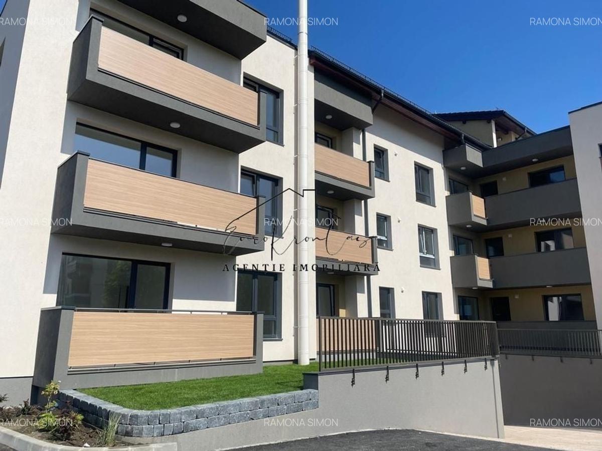 Apartament cu 3 camere decomandat în Tractorul - 3
