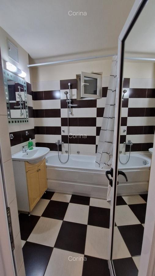 Proprietar,ofer spre inchiriere ap 3 camere-decomandat zona piata 700 - 8