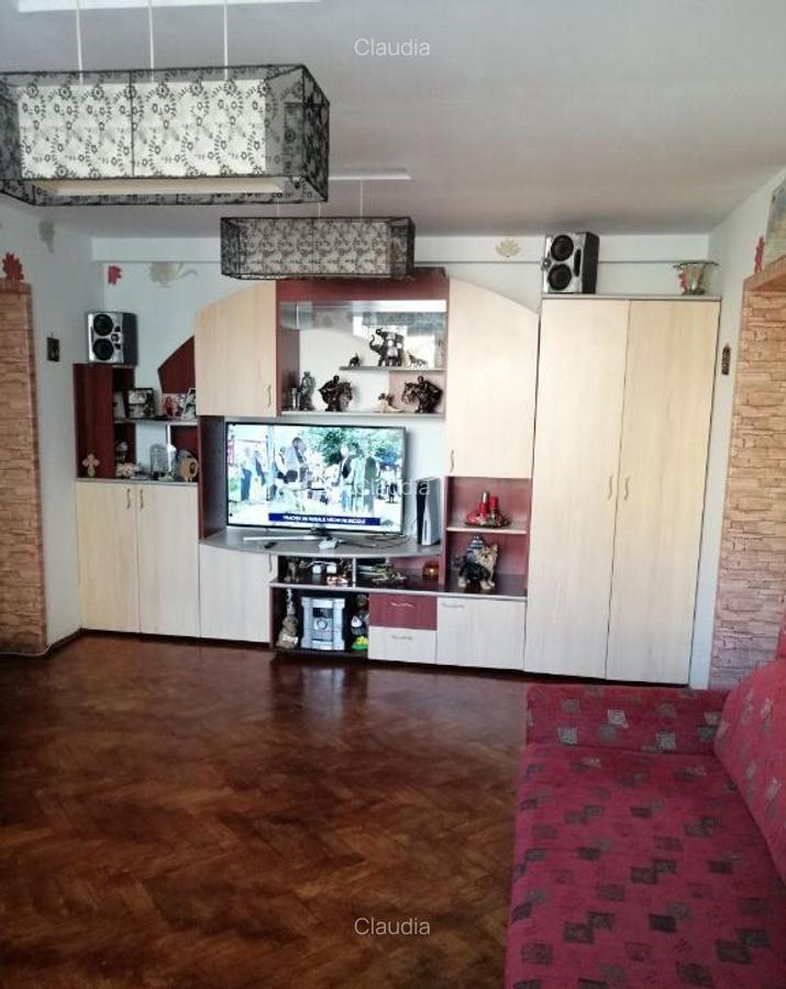 Apartament de 3 camere zona TRACTORUL - 8