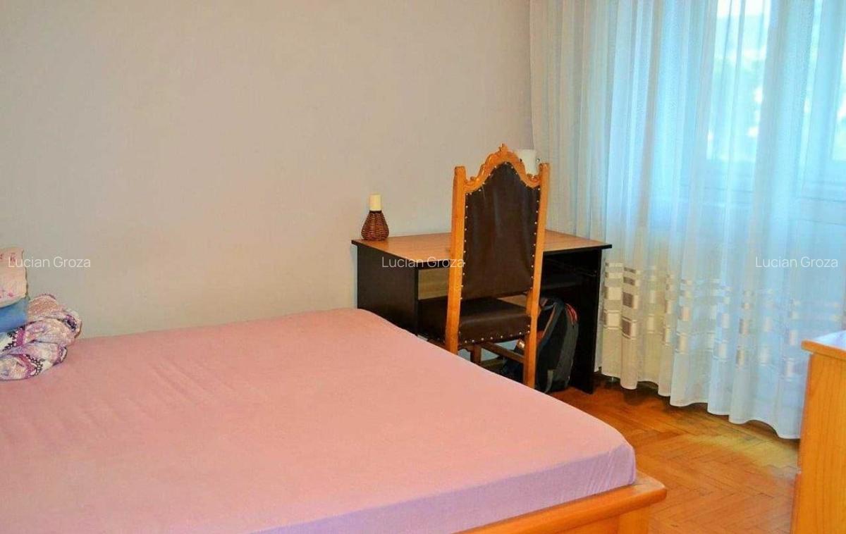 Apartament cu 4 camere decomandat în Victoriei - 2