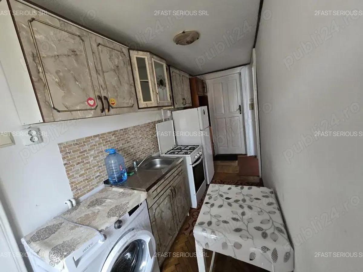 Proprietar, inchiriez apartament cu 1 camera la mansarda, in zona Bogdanestilor colt cu Bld.Cetatii - 6