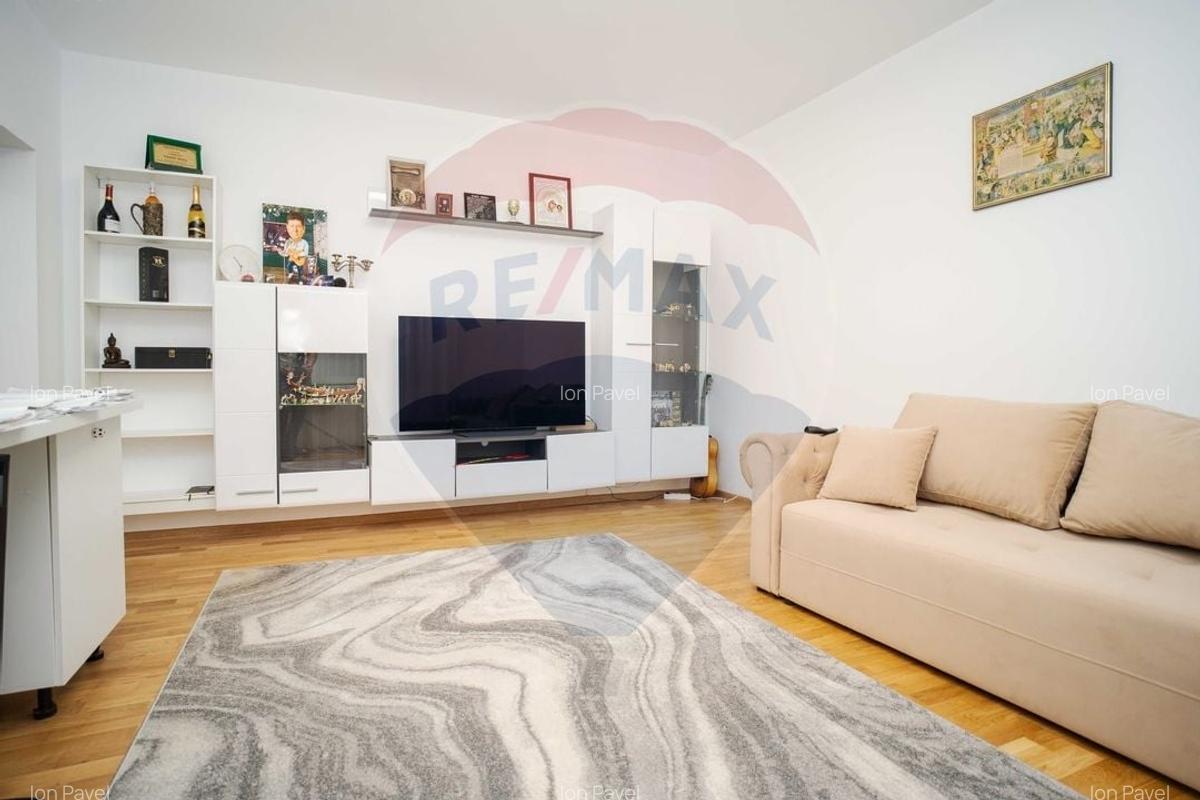 Casa / Vila cu 4 camere de vanzare in zona Podu Ros - 1