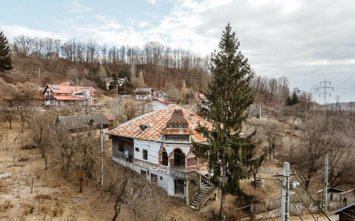DE VANZARE - CONAC la Breaza, 9 camere, 1.873 mp teren - 2